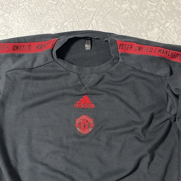 Adidas Manchester United sweatshirt with embroidered details size medium - Picture 2 of 15